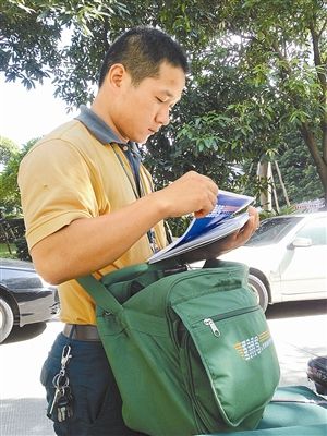 在深圳,快遞行業發展迅速,已成為人們生活中不可或缺的一部分。 在深圳,快遞行業發展迅速,已成為人們生活中不可或缺的一部分。